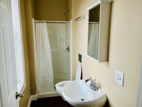 107 S Knowles Ave in New Richmond, WI - Foto de edificio - Building Photo