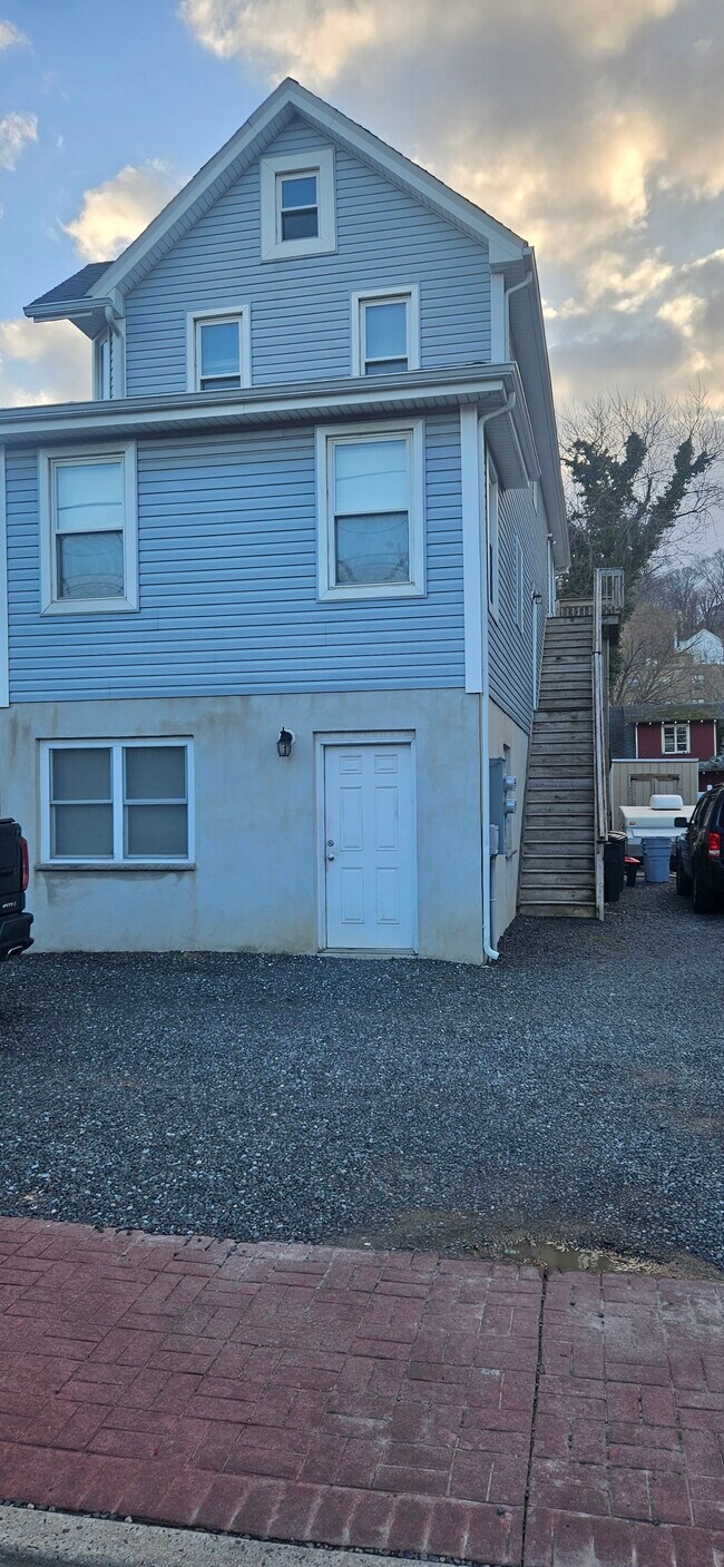 225 Bay Ave, Unit 2nd floor in Highlands, NJ - Building Photo - Building Photo