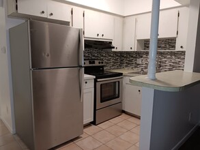116 Southwest Jefferson Cir N in St. Petersburg, FL - Building Photo - Building Photo
