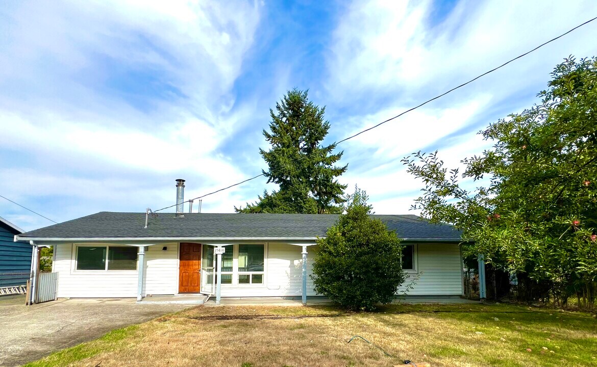 25818 19th Ave S in Des Moines, WA - Building Photo