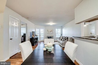 3313 Wyndham Cir, Unit 1219 in Alexandria, VA - Building Photo - Building Photo