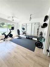 21700 Mulholland Dr in Los Angeles, CA - Building Photo - Building Photo