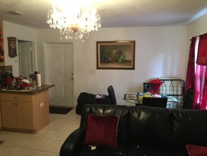 10345 NW 35th Ave in Miami, FL - Building Photo - Building Photo