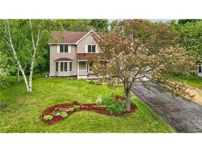 3759 Greensboro Dr in Eagan, MN - Foto de edificio - Building Photo