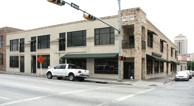 Brazos Lofts in Austin, TX - Foto de edificio - Building Photo