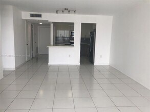 18081 Biscayne Blvd, Unit 703 in Aventura, FL - Building Photo - Building Photo