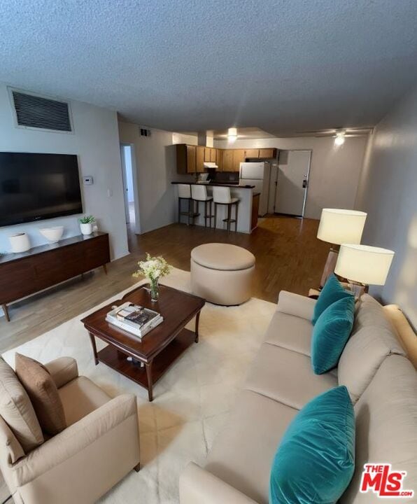 950 Edgecliffe Dr in Los Angeles, CA - Building Photo - Building Photo