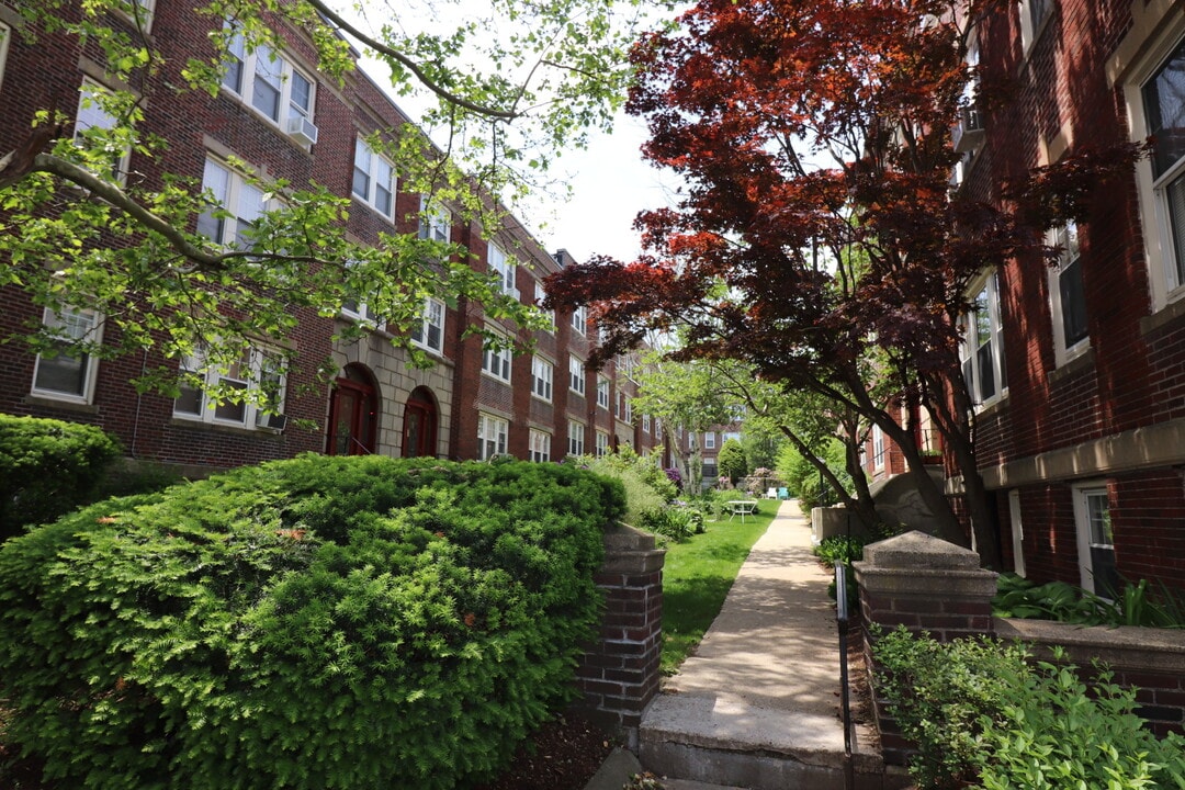 36 Saint Paul St, Unit B in Brookline, MA - Building Photo