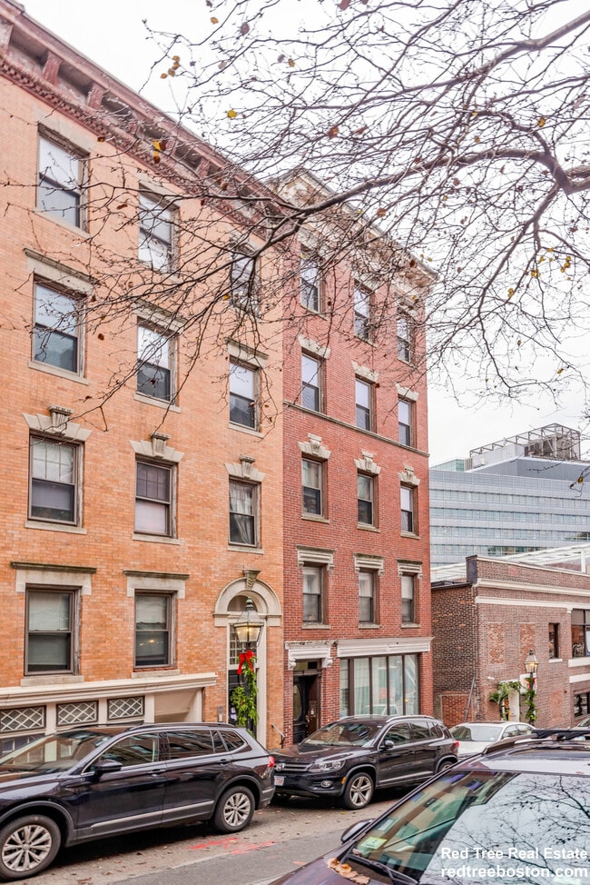 5 Grove St, Unit 2 in Boston, MA - Foto de edificio - Building Photo