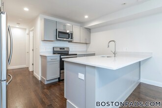 106 Hammond St in Boston, MA - Building Photo - Building Photo