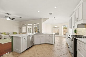 31802 Forest Oak Ln in Conroe, TX - Foto de edificio - Building Photo