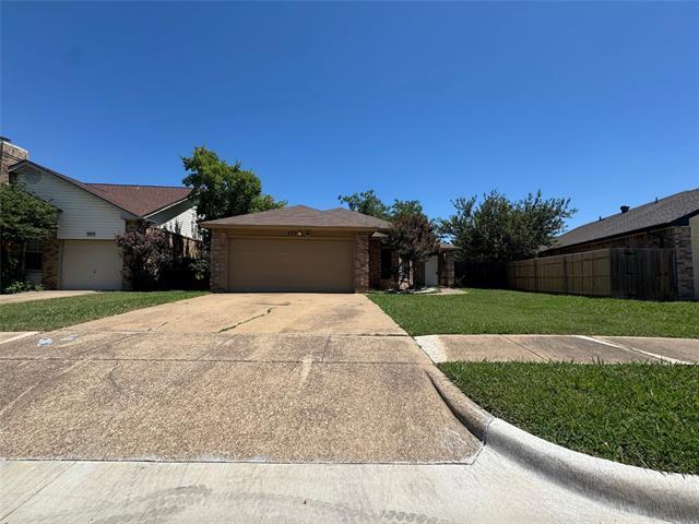 233 Rodeo Dr in Keller, TX - Building Photo