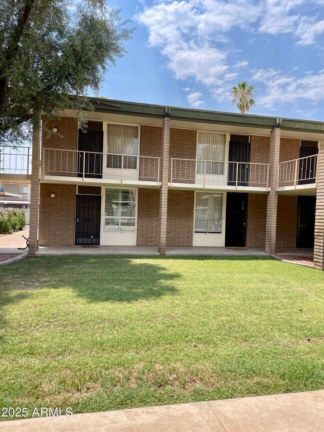 3737 E Turney Ave in Phoenix, AZ - Building Photo - Building Photo