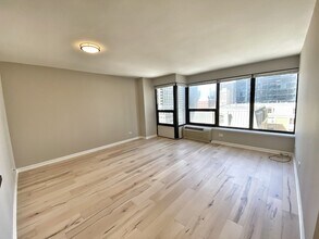 30 E Huron St, Unit 1405 in Chicago, IL - Building Photo - Building Photo