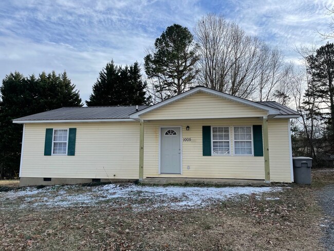 1005 Breezeway Ct in Asheboro, NC - Building Photo - Building Photo