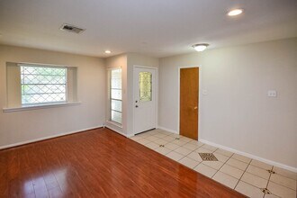 8407 Edgemoor Dr in Houston, TX - Building Photo - Building Photo