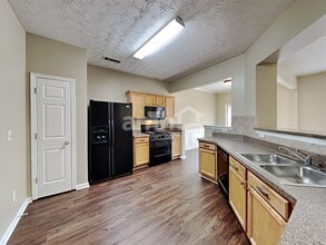 4330 Annlette Dr NW in Lawrenceville, GA - Foto de edificio - Building Photo