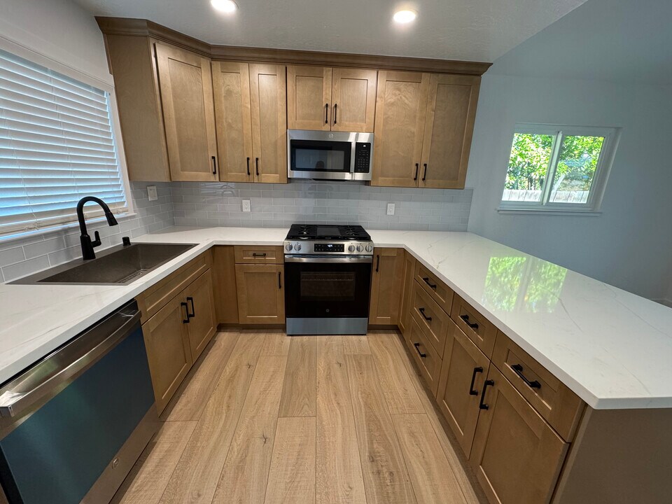 2204 Lausett Ave in San Jose, CA - Foto de edificio