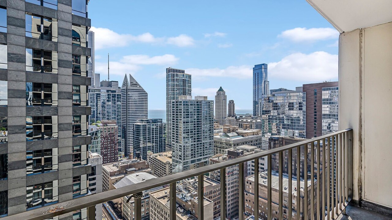 200 N Dearborn St, Unit 4006 in Chicago, IL - Foto de edificio