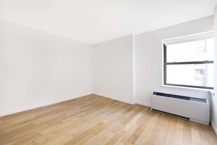 225 Rector Pl in New York, NY - Building Photo