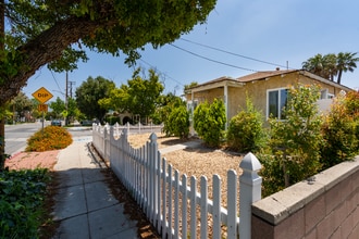 2302 W Oak St in Burbank, CA - Building Photo - Building Photo