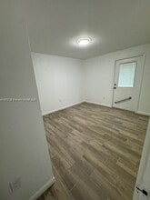 6901 SW 22nd St in Miami, FL - Building Photo - Building Photo