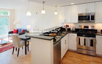 13 Cameron Ave, Unit 109T in Cambridge, MA - Building Photo - Building Photo