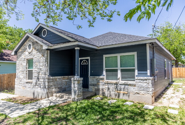 479 Corliss in San Antonio, TX - Foto de edificio - Building Photo
