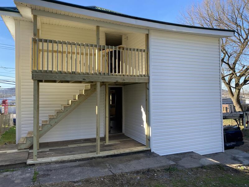 1430 Charleston Rd in Poca, WV - Building Photo