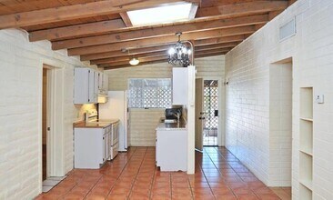 2437 N Walnut Ave in Tucson, AZ - Building Photo - Building Photo