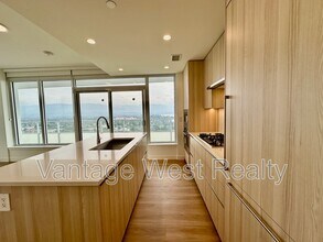 238 Leon Ave in Kelowna, BC - Building Photo - Building Photo