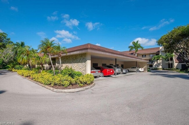 415 Augusta Blvd, Unit 310 in Naples, FL - Building Photo - Building Photo