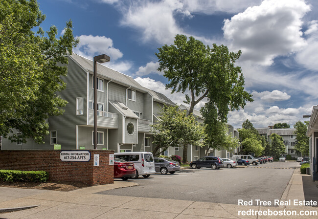 150 North Beacon St, Unit A2 in Boston, MA - Foto de edificio - Building Photo