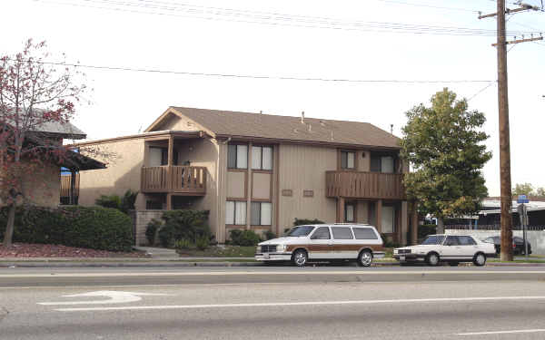 1998 E 52nd St in Long Beach, CA - Building Photo