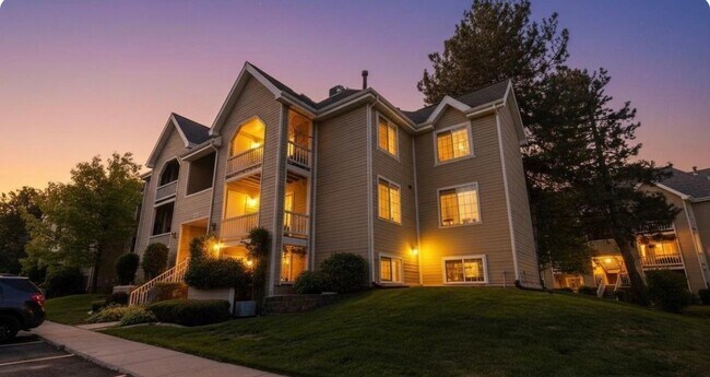1206 E Waterside Cv