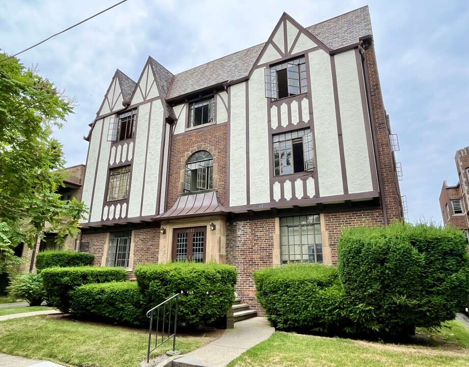 1346 Kenilworth Ave in Lakewood, OH - Foto de edificio