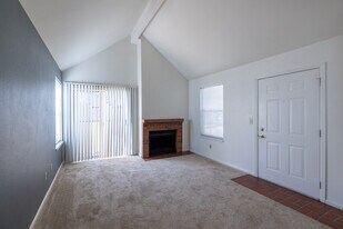 Huntington Ridge Apartments in Aurora, CO - Building Photo