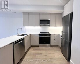 909 Castlefield Ave in Toronto, ON - Building Photo - Building Photo