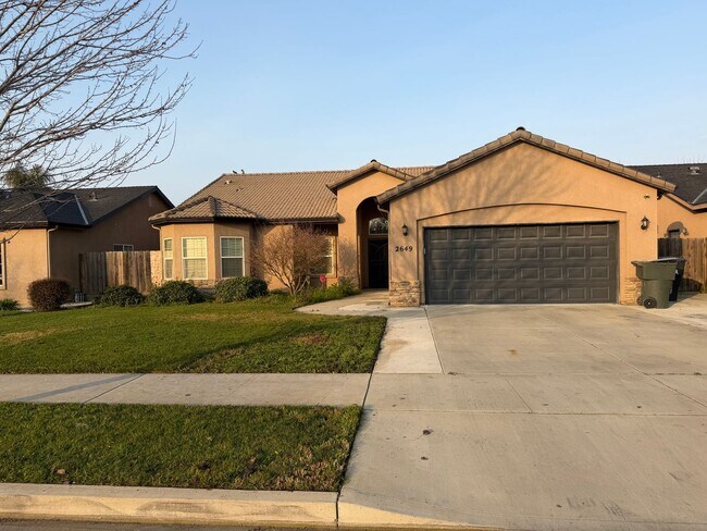 2649 N Shady Ct in Visalia, CA - Building Photo - Building Photo