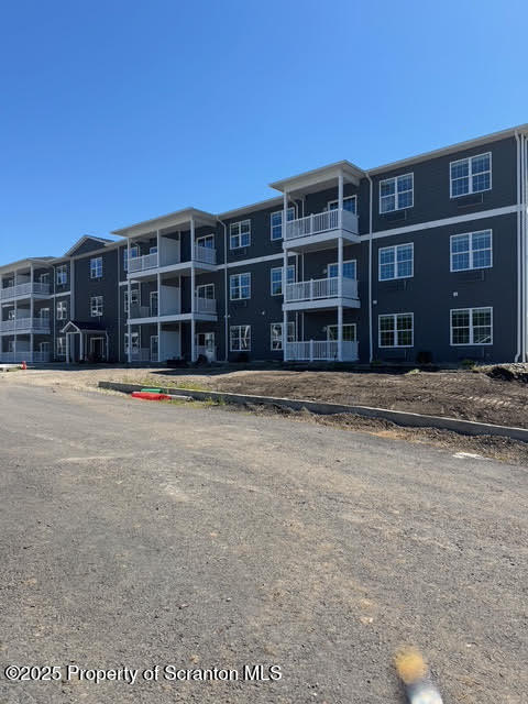 397 Circle Drive in Taylor, PA - Foto de edificio - Building Photo