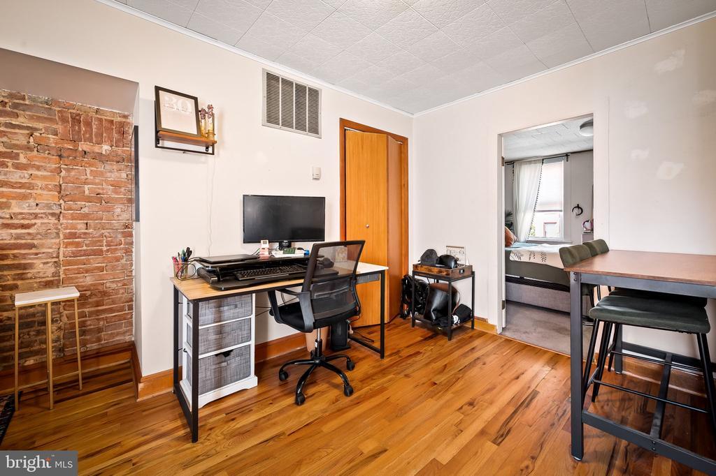 639 S Montford Ave in Baltimore, MD - Building Photo