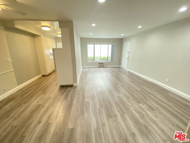 1023 Laurel Ave in West Hollywood, CA - Building Photo - Building Photo