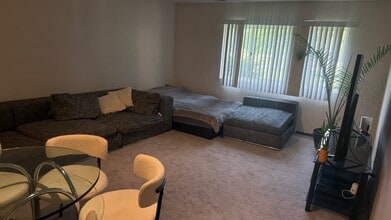 650 Perrie Dr in Elk Grove Village, IL - Building Photo - Building Photo