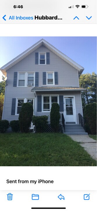 12 Hubbard St in Bloomfield, CT - Building Photo