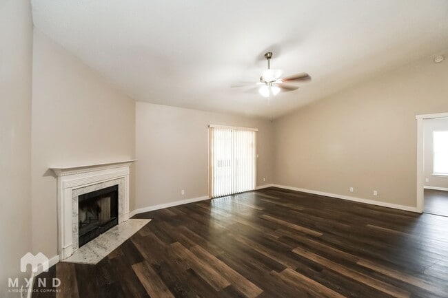 100 Autumn Springs Ct W in Jacksonville, FL - Building Photo - Building Photo