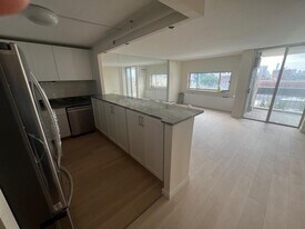 872 Massachusetts Ave in Cambridge, MA - Building Photo