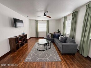 2811 College St in Jacksonville, FL - Foto de edificio - Building Photo