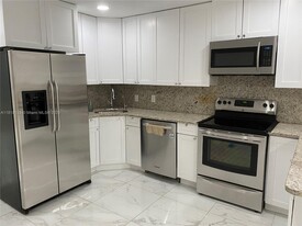 7761 NW 42nd Pl in Coral Springs, FL - Building Photo