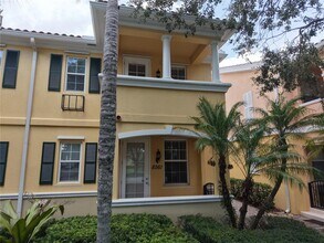 8561 Insular Ln in Orlando, FL - Building Photo - Building Photo