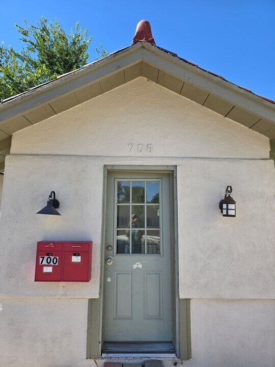 700 Iron Ave SW in Albuquerque, NM - Foto de edificio